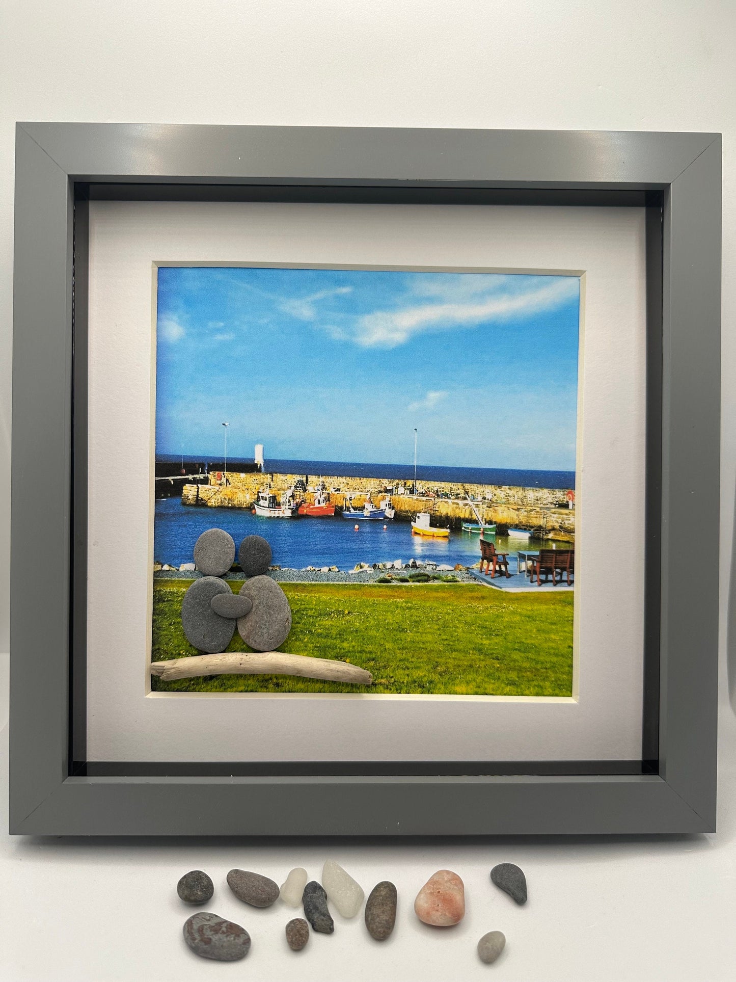 pebble art harbour, pebble art beach couple, pebble art couple, boat watching, rosehearty harbour,